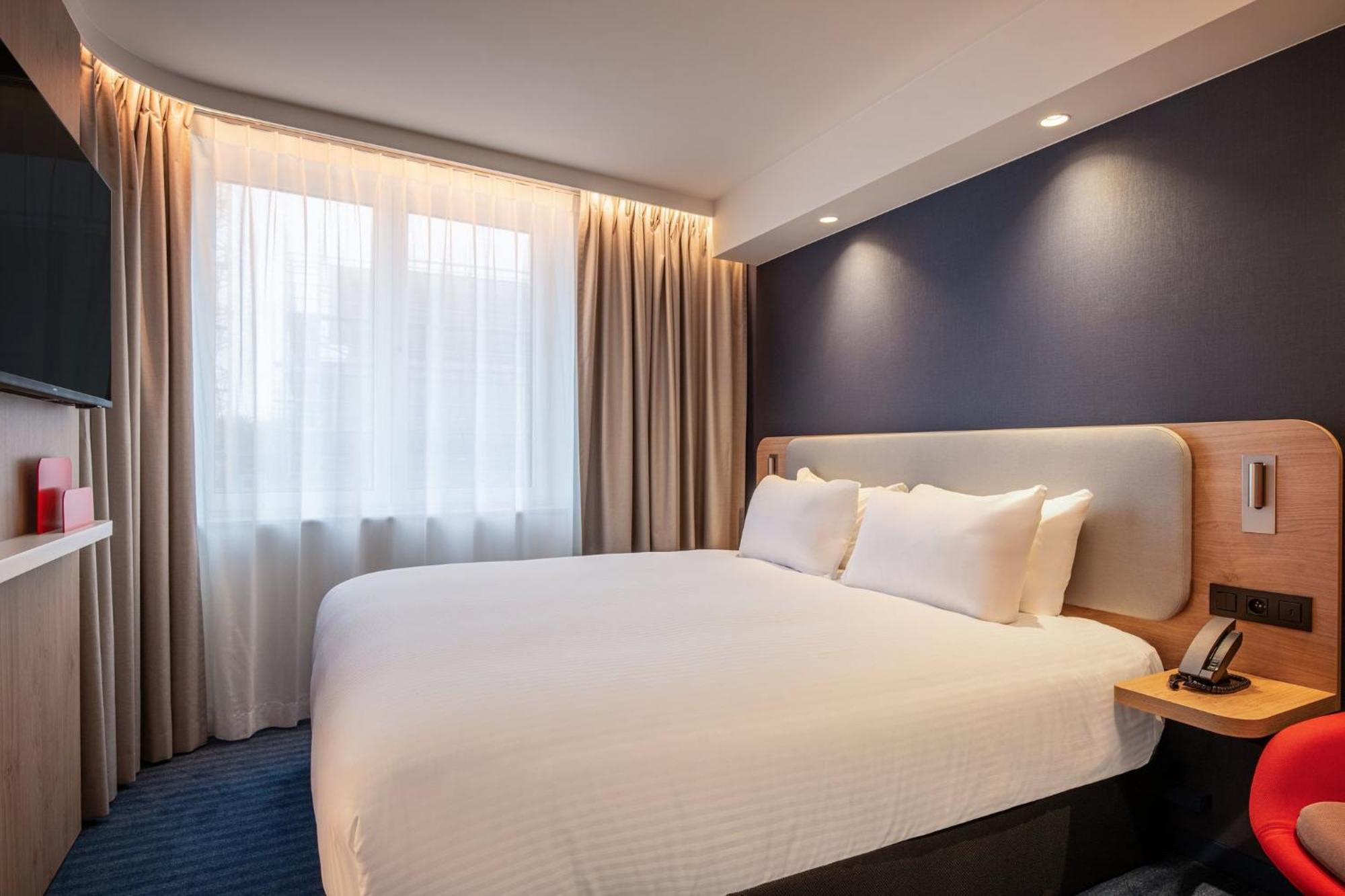 Express & By Ihg Hotel 3*