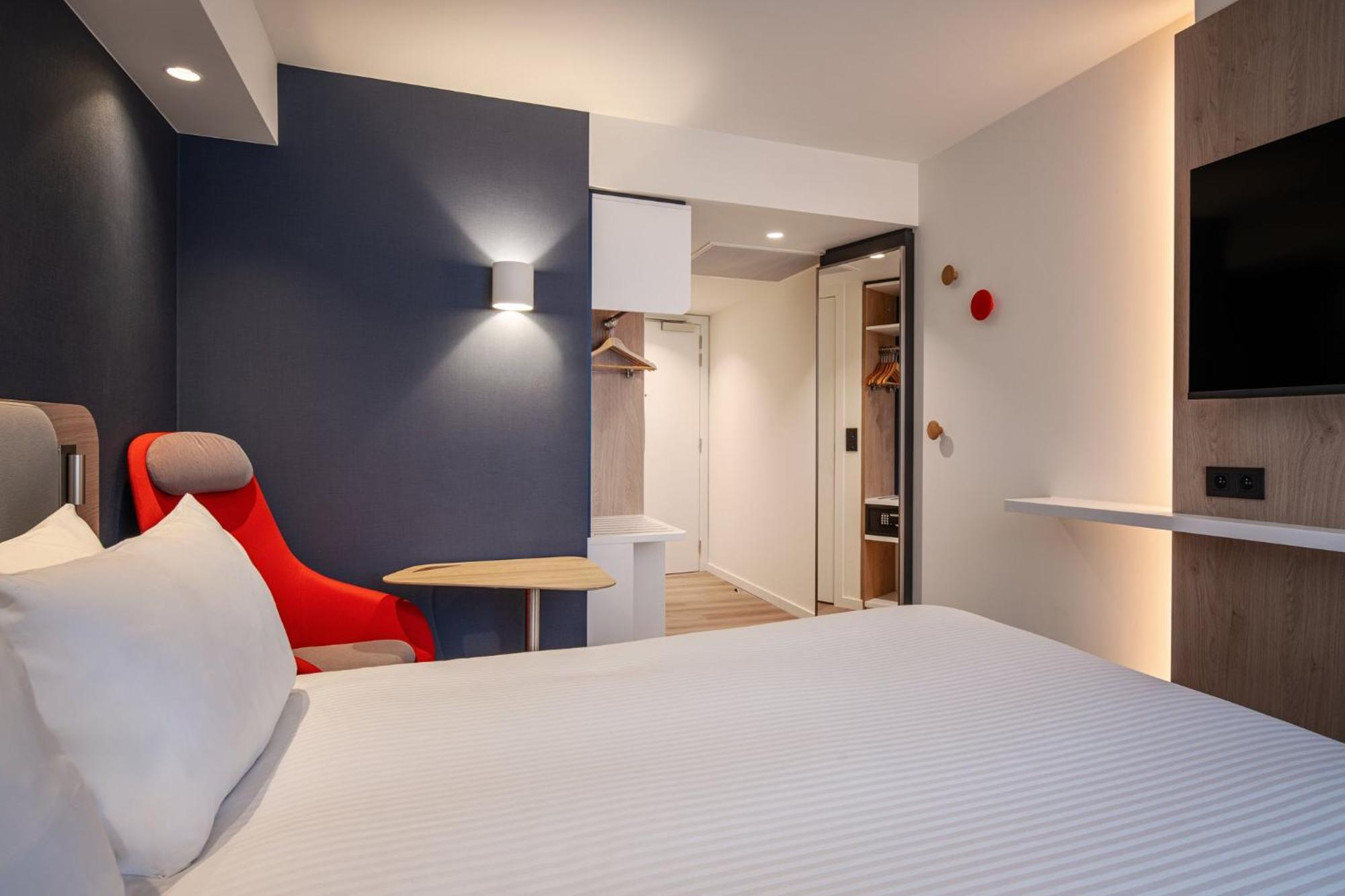 Hotel Express & By Ihg 3*