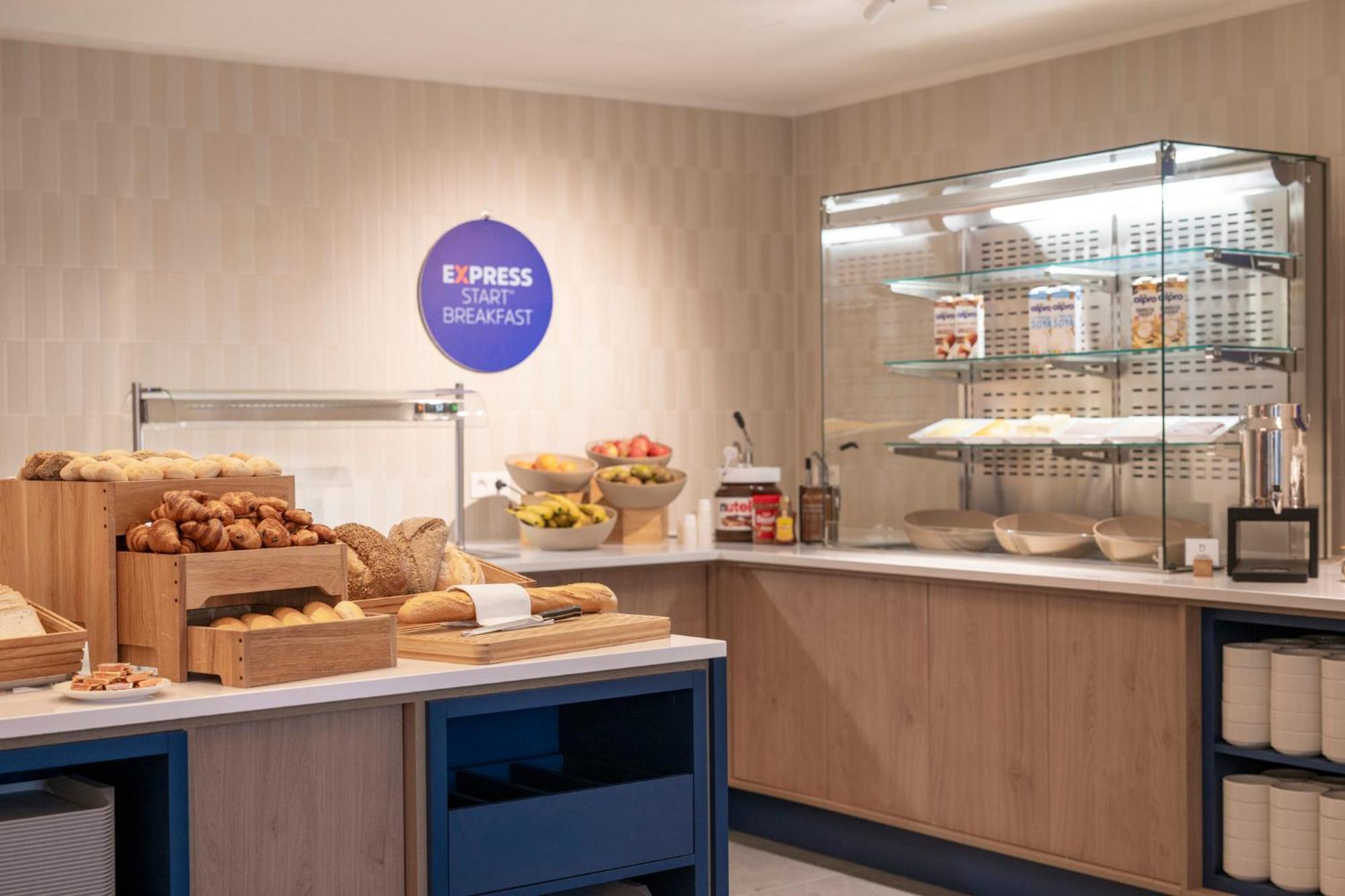 Express & By Ihg Hotel