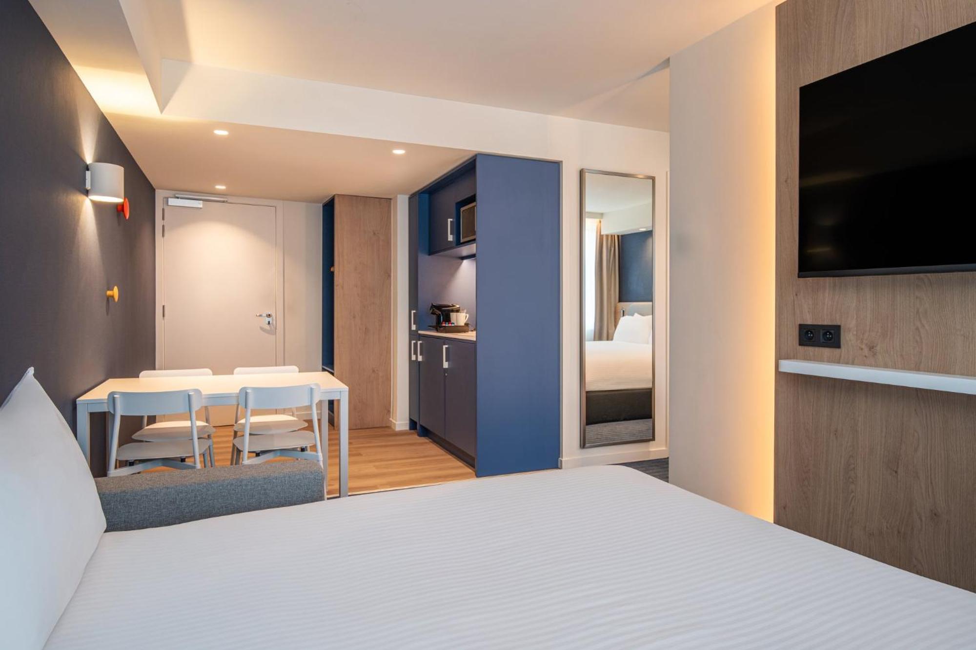Express & By Ihg Hotel 3*