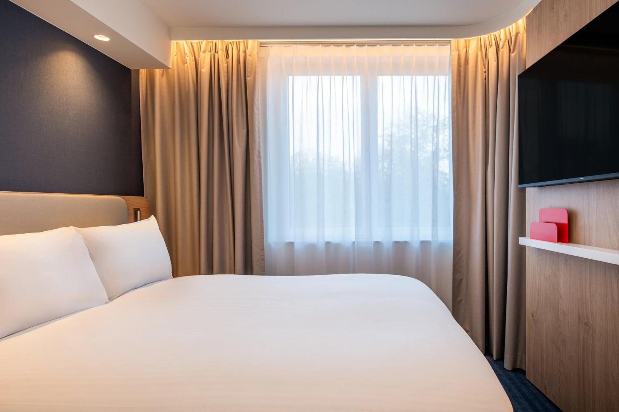 Express & By Ihg Hotel