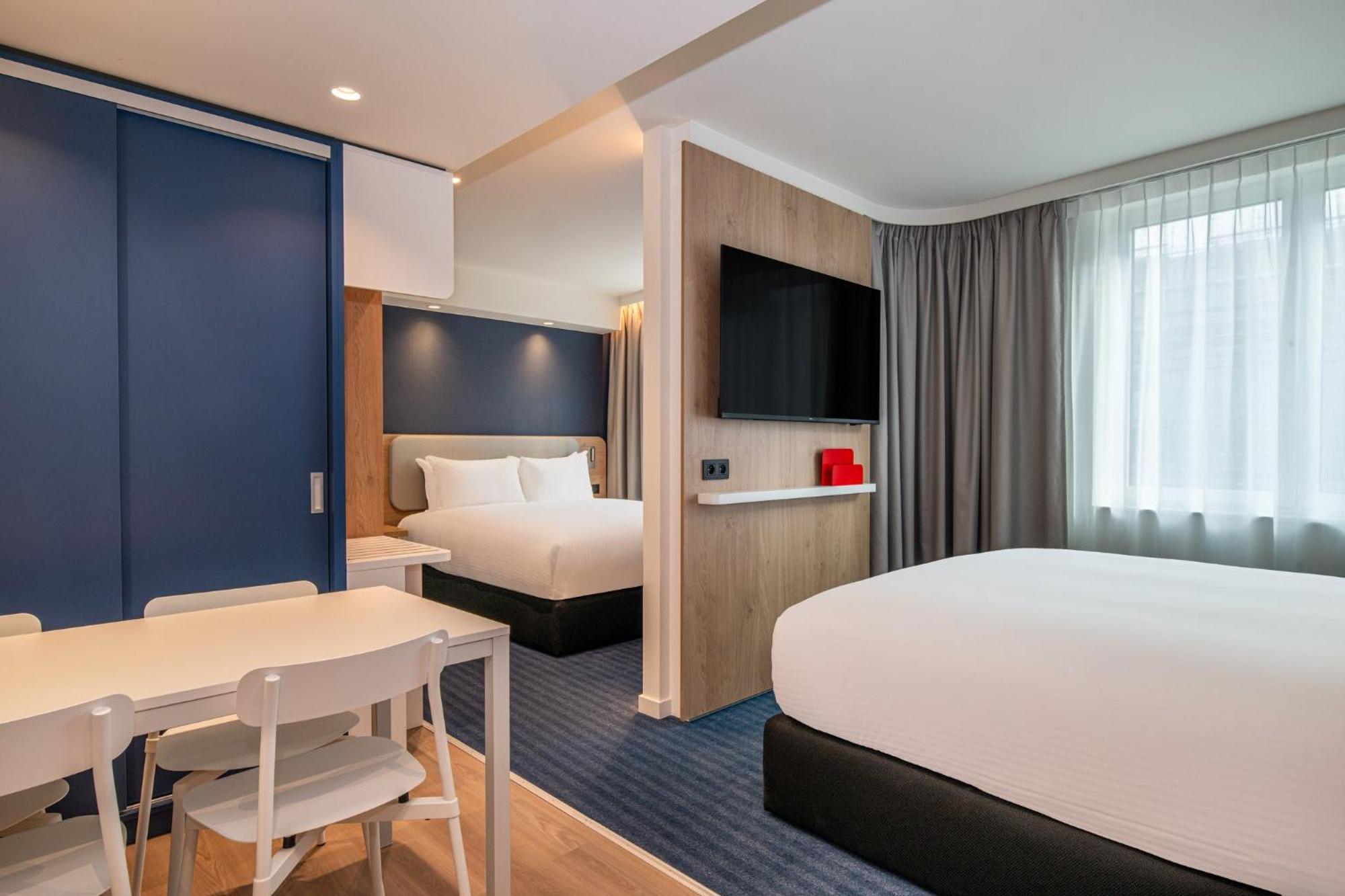 Express & By Ihg