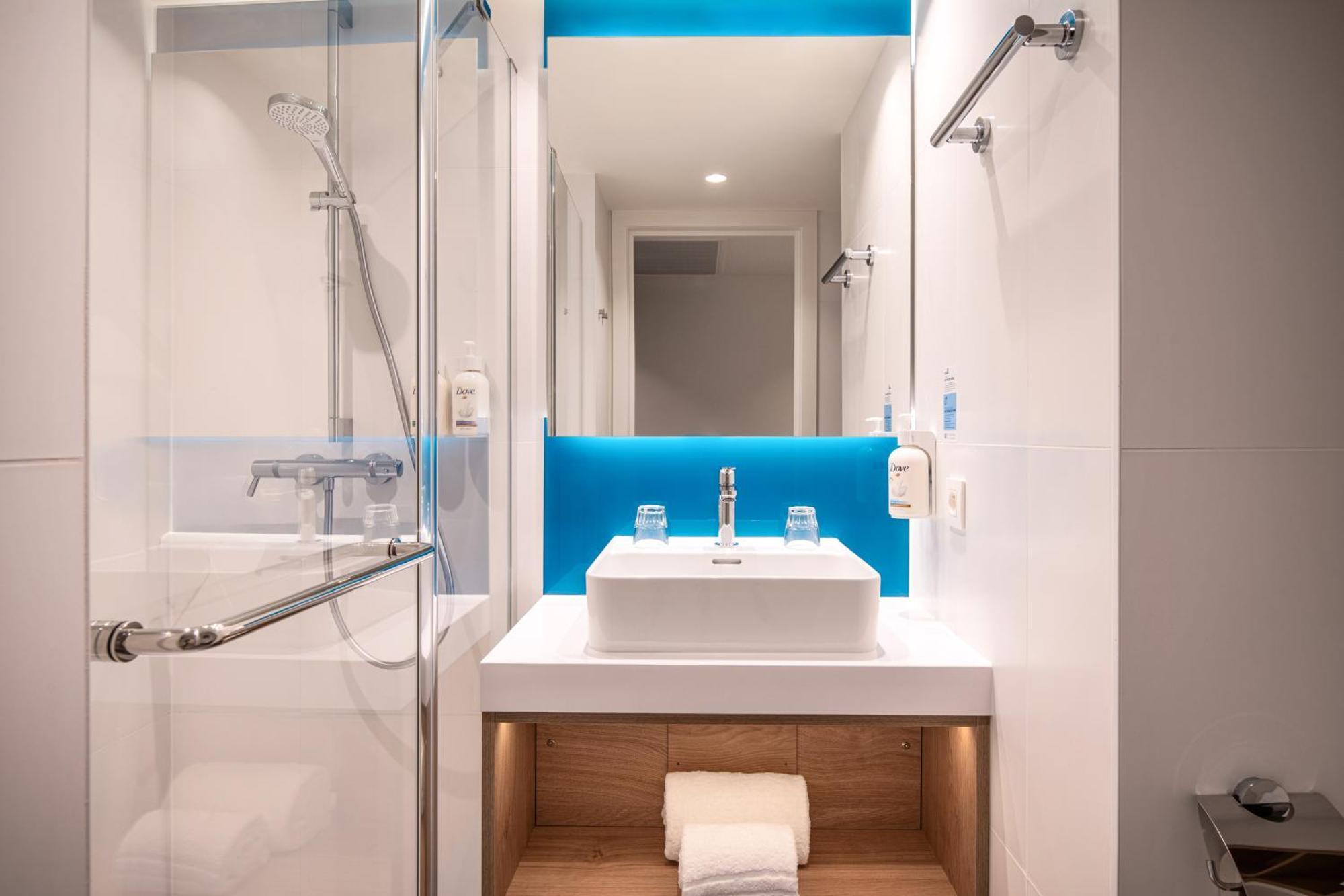 Express & By Ihg Hotel 3*