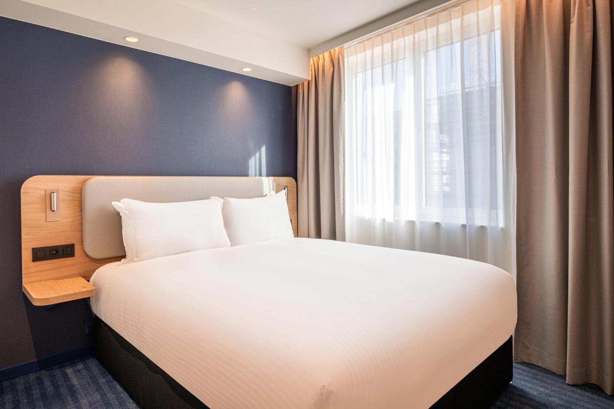 Express & By Ihg Hotel
