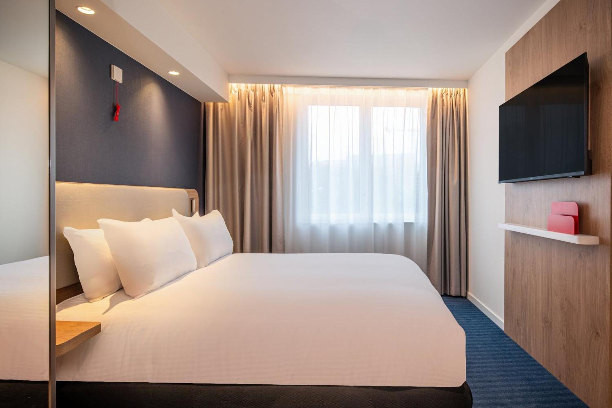 Express & By Ihg Hotel 3*