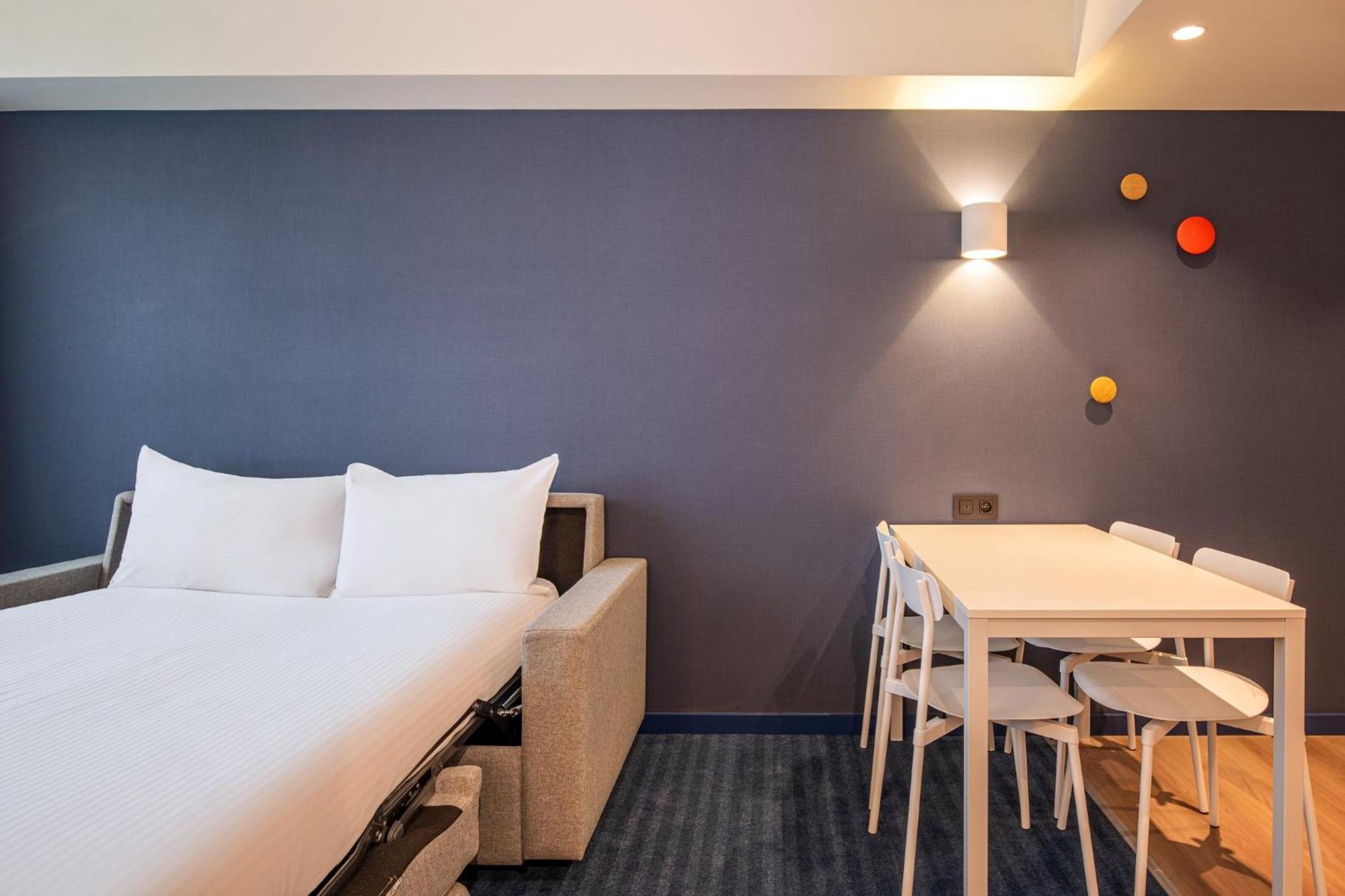 Hotel Express & By Ihg