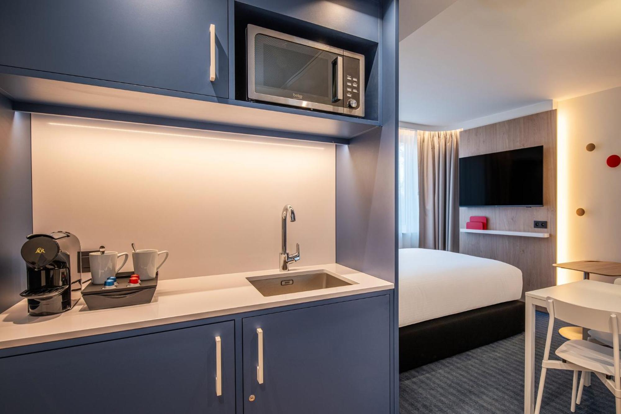 Hotel Express & By Ihg 3*