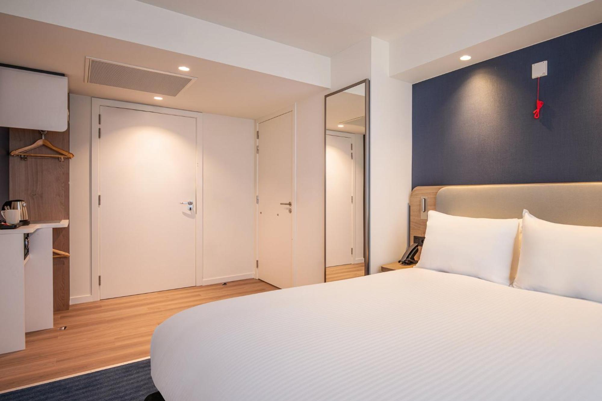 Express & By Ihg Hotel 3*
